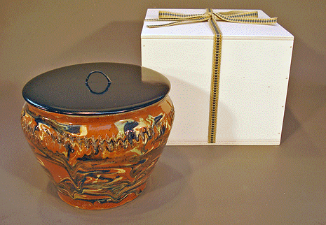 Antique mizusashi with veneered box DA01 details