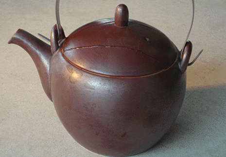 Mended tea pot details